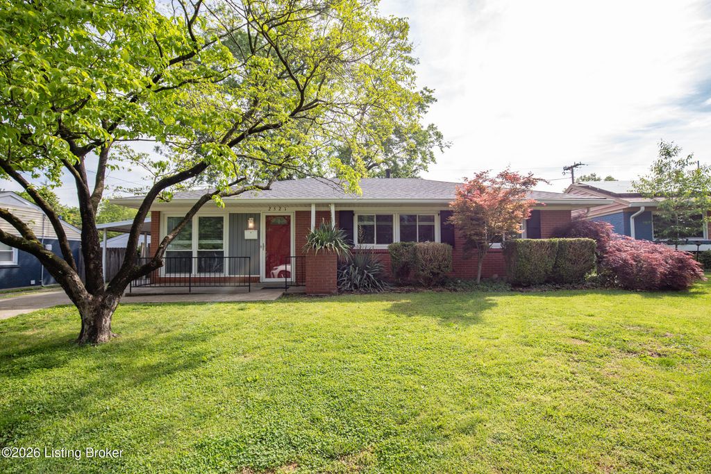 Photo of 2521 Wyckford Way, Louisville, KY 40218 (MLS # 1716576)