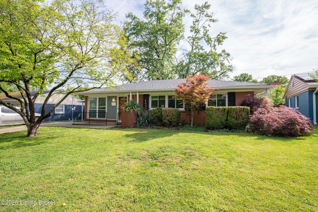 Photo of 2521 Wyckford Way, Louisville, KY 40218 (MLS # 1716576)
