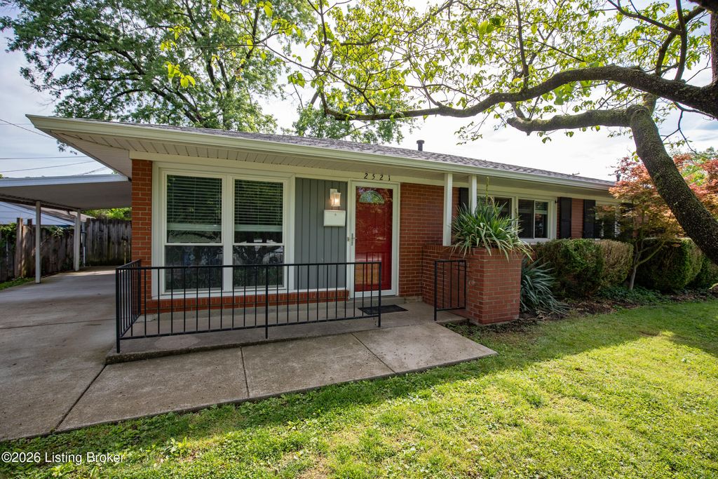 Photo of 2521 Wyckford Way, Louisville, KY 40218 (MLS # 1716576)