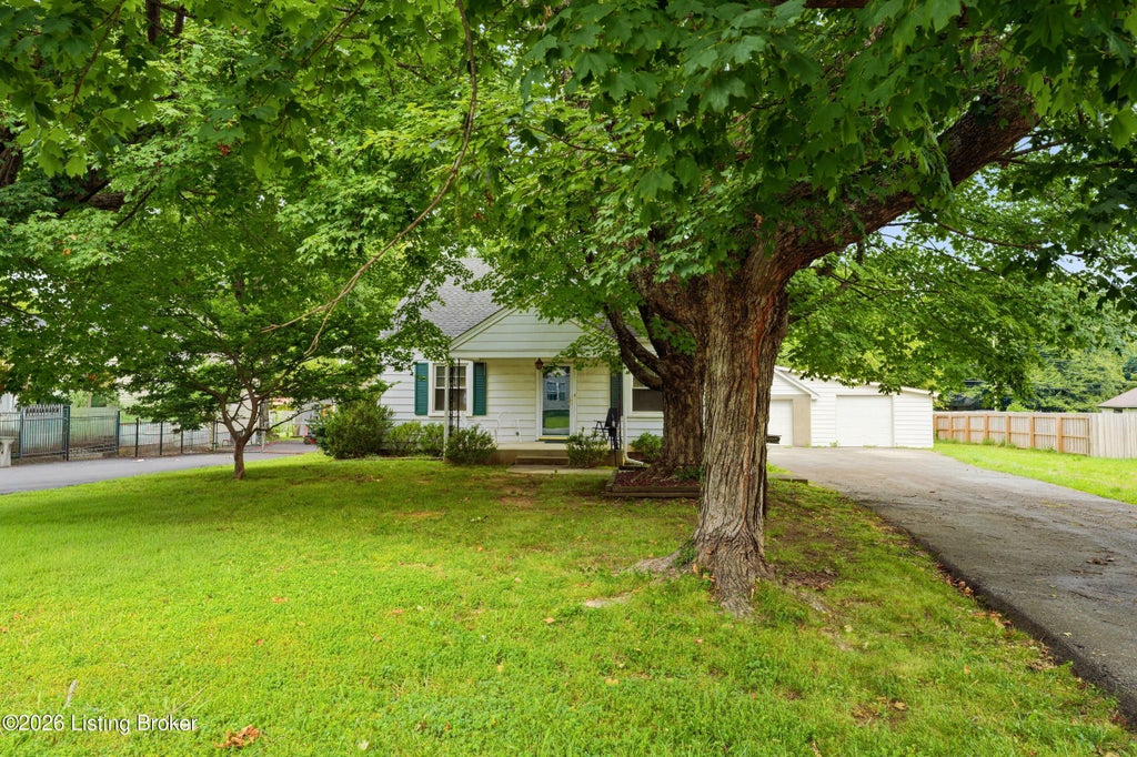 Photo of 3709 Locust Ave, Jeffersontown, KY 40299 (MLS # 1727794)