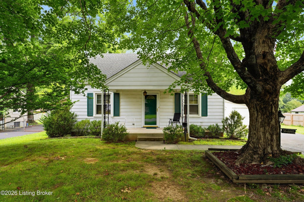 Photo of 3709 Locust Ave, Jeffersontown, KY 40299 (MLS # 1727794)