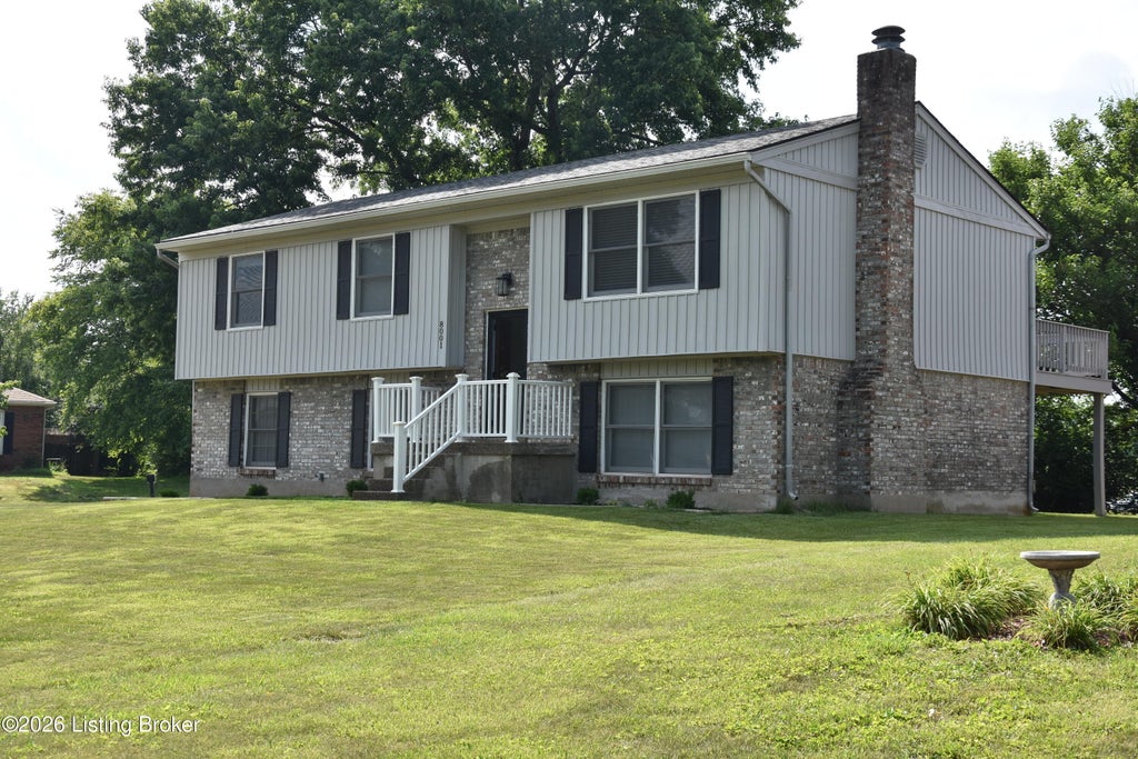 Photo of 8001 Autumn Leaf Ct, Louisville, KY 40220 (MLS # 1719878)