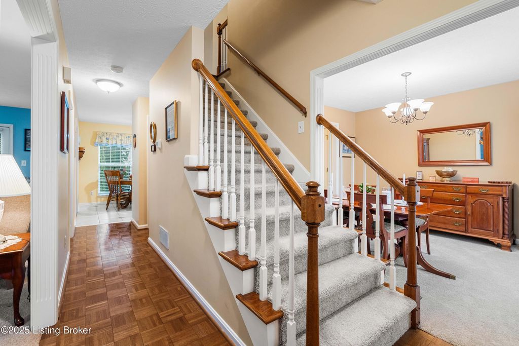Photo of 8114 Sycamore Creek Dr, Louisville, KY 40222 (MLS # 1700207)