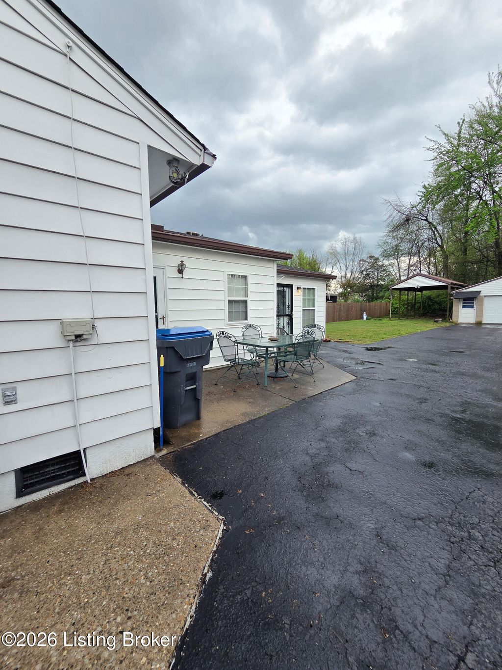 Photo of 1256 Lipps Ln, Louisville, KY 40219 (MLS # 1713468)