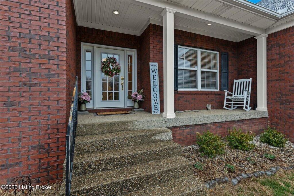 Photo of 5313 Pavilion Way, Louisville, KY 40291 (MLS # 1711924)