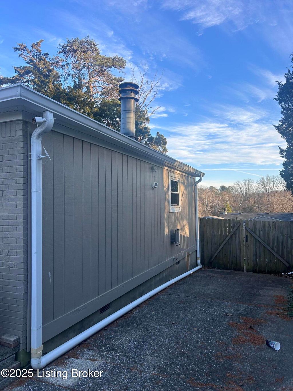 Photo of 10920 Oak Harbor Dr, Louisville, KY 40299 (MLS # 1705084)