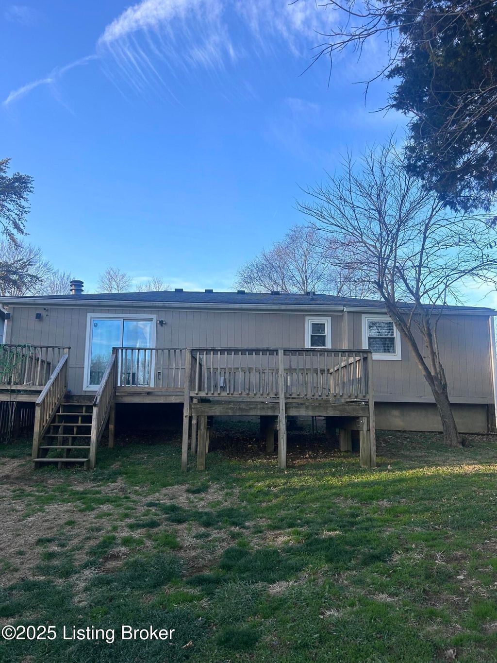 Photo of 10920 Oak Harbor Dr, Louisville, KY 40299 (MLS # 1705084)