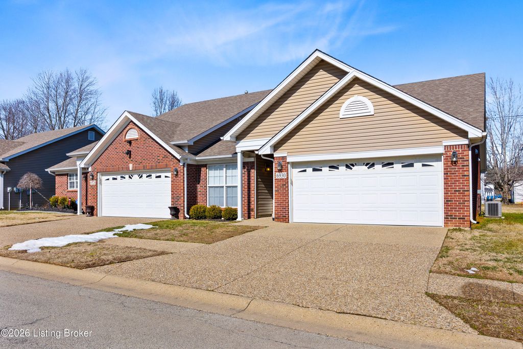 Photo of 6930 Arbor Manor Way, Louisville, KY 40228 (MLS # 1709074)