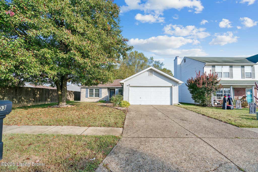 Photo of 9603 Brooks Bend Rd, Louisville, KY 40258 (MLS # 1719933)