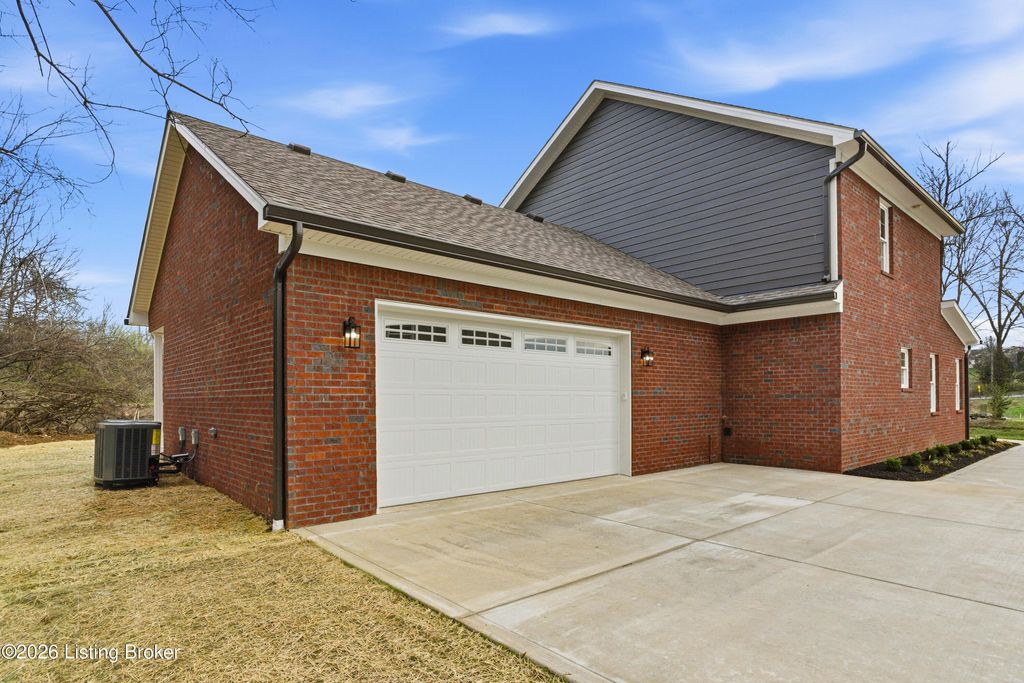 Photo of 1006 Rowan Creek Dr, Bardstown, KY 40004 (MLS # 1717467)