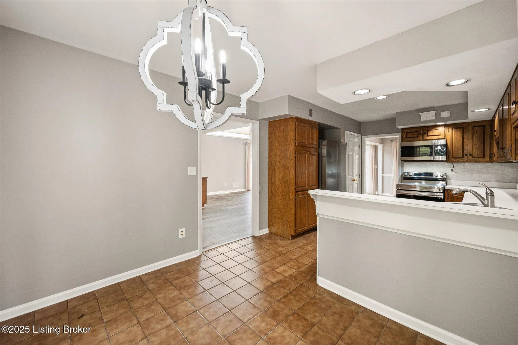 Prospect, Kentucky 40059, United States, 4 Bedrooms Bedrooms, ,3 BathroomsBathrooms,Residential,Active,118867