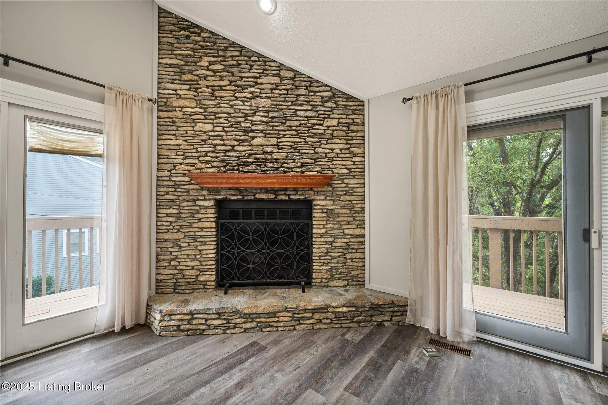 Prospect, Kentucky 40059, United States, 4 Bedrooms Bedrooms, ,3 BathroomsBathrooms,Residential,Active,118867