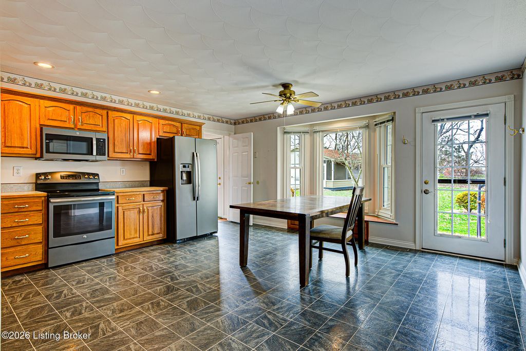 Photo of 85 Bailey Ct, Taylorsville, KY 40071 (MLS # 1711328)