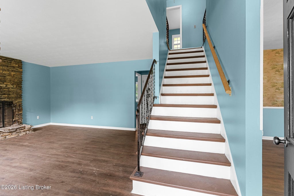Photo of 2227 Bradford Dr, Louisville, KY 40218 (MLS # 1720354)