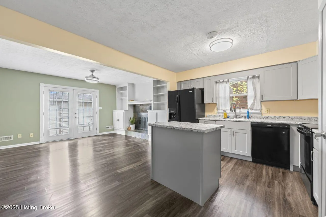 Louisville, Kentucky 40291, United States, 3 Bedrooms Bedrooms, ,2 BathroomsBathrooms,Residential,Pending,118496