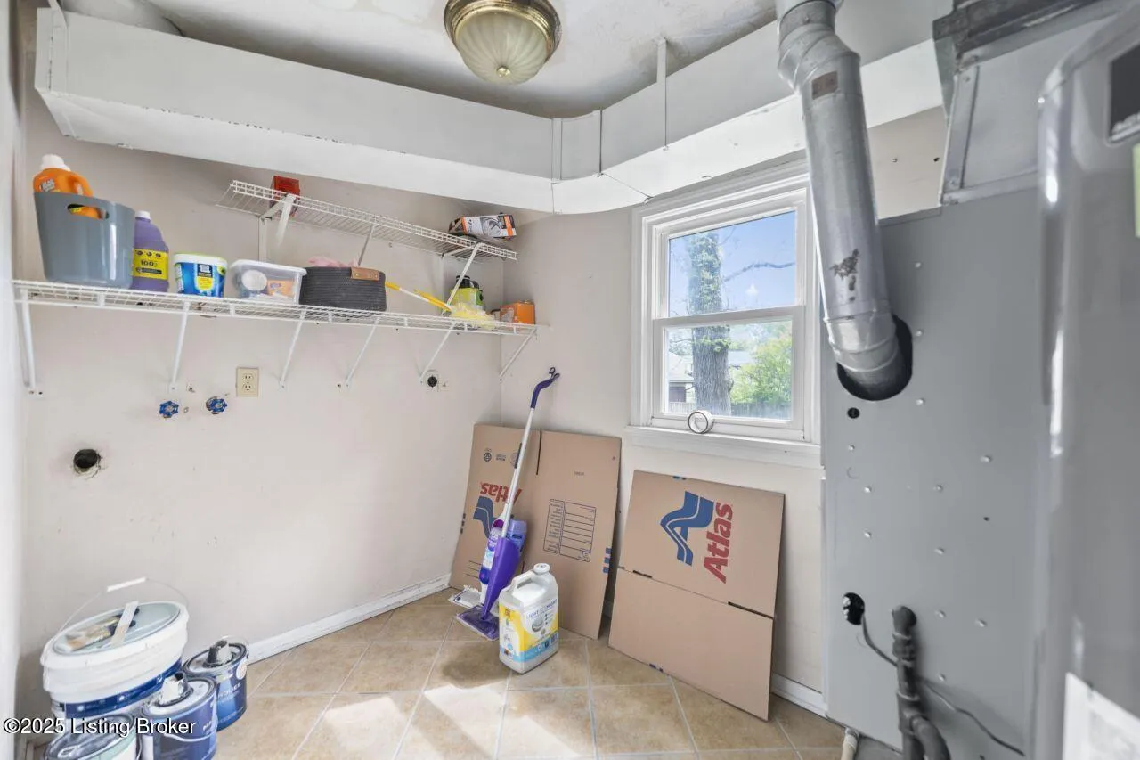 Louisville, Kentucky 40291, United States, 3 Bedrooms Bedrooms, ,2 BathroomsBathrooms,Residential,Pending,118496