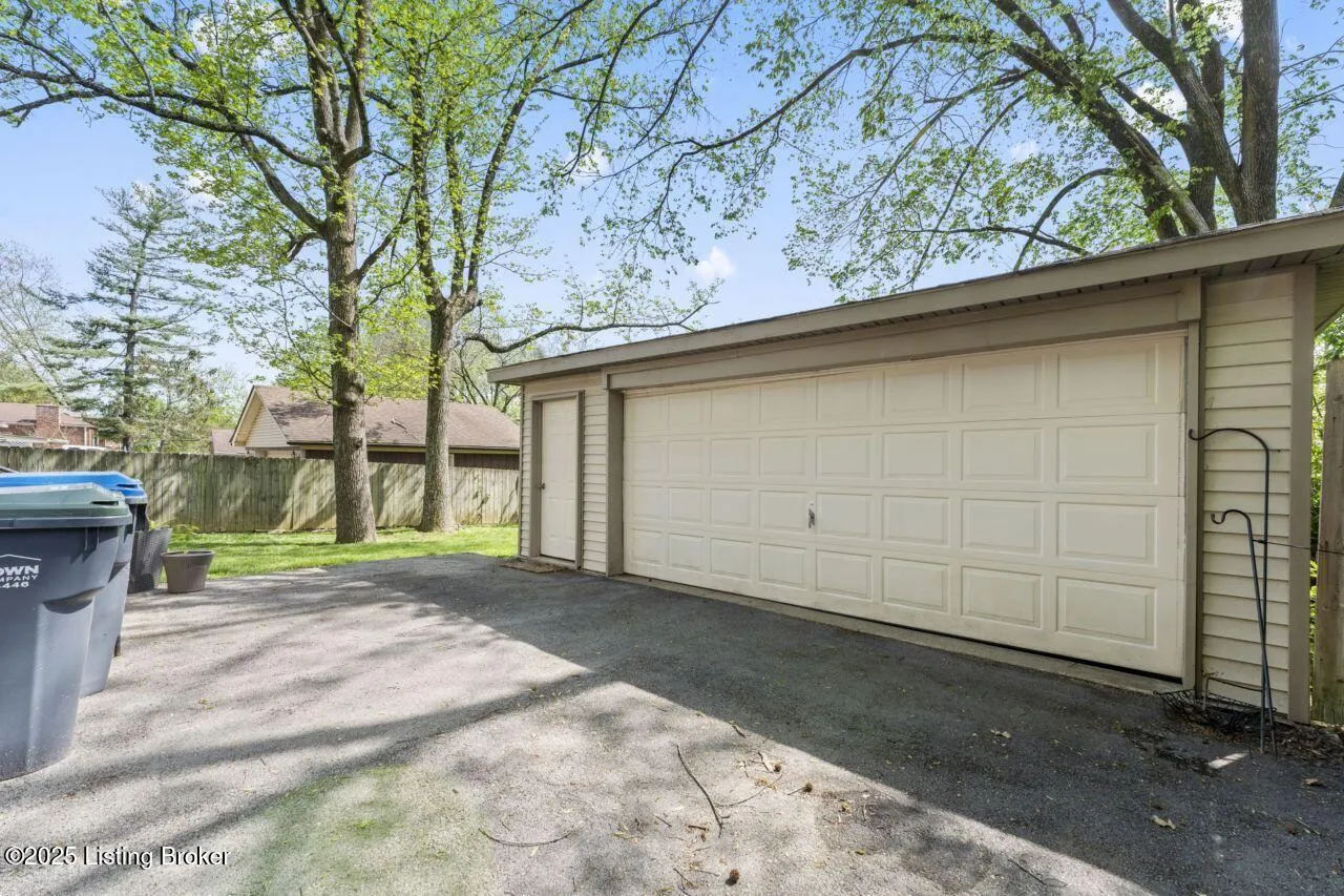 Louisville, Kentucky 40291, United States, 3 Bedrooms Bedrooms, ,2 BathroomsBathrooms,Residential,Pending,118496