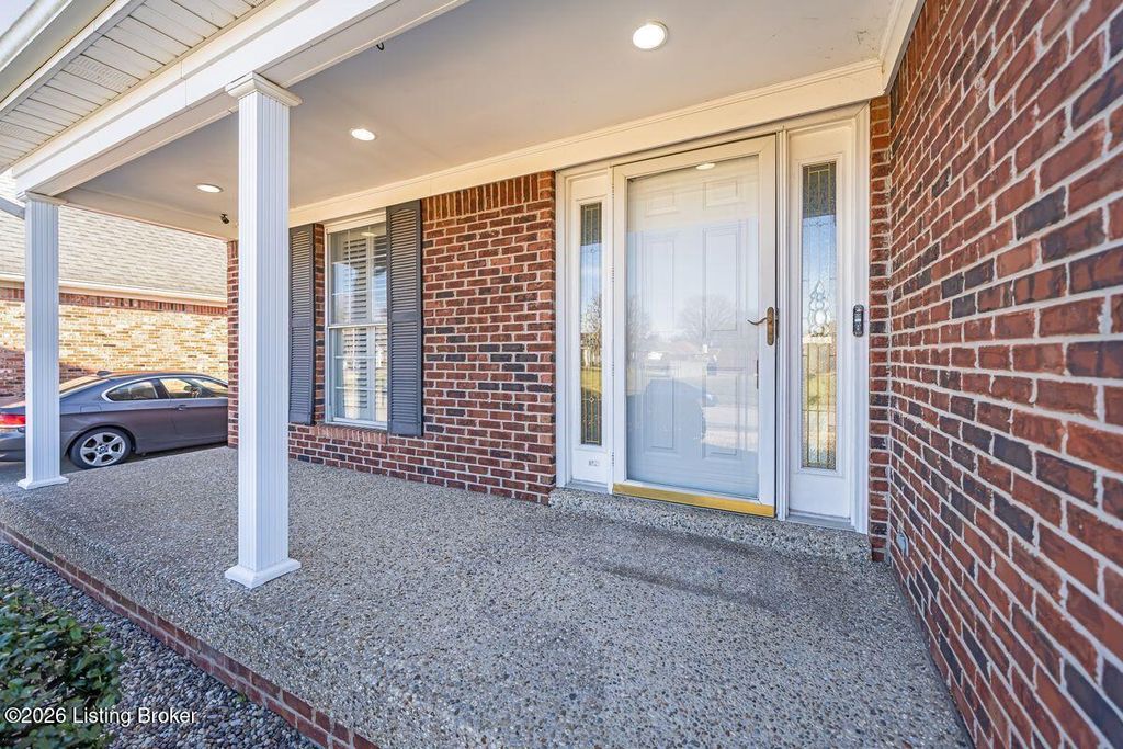 Photo of 6404 Faris Way, Louisville, KY 40272 (MLS # 1703573)