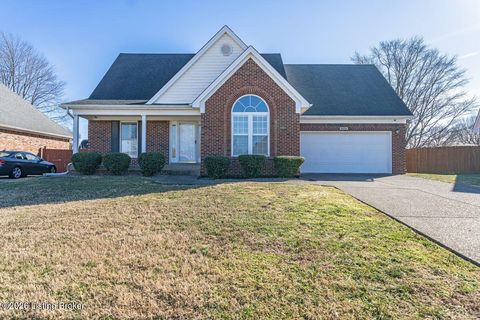 Photo of 6404 Faris Way, Louisville, KY 40272 (MLS # 1703573)