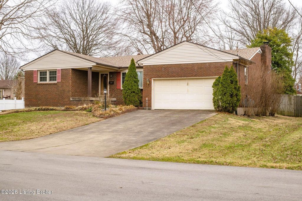 Photo of 4508 Santa Paula Ln, Louisville, KY 40219 (MLS # 1709723)