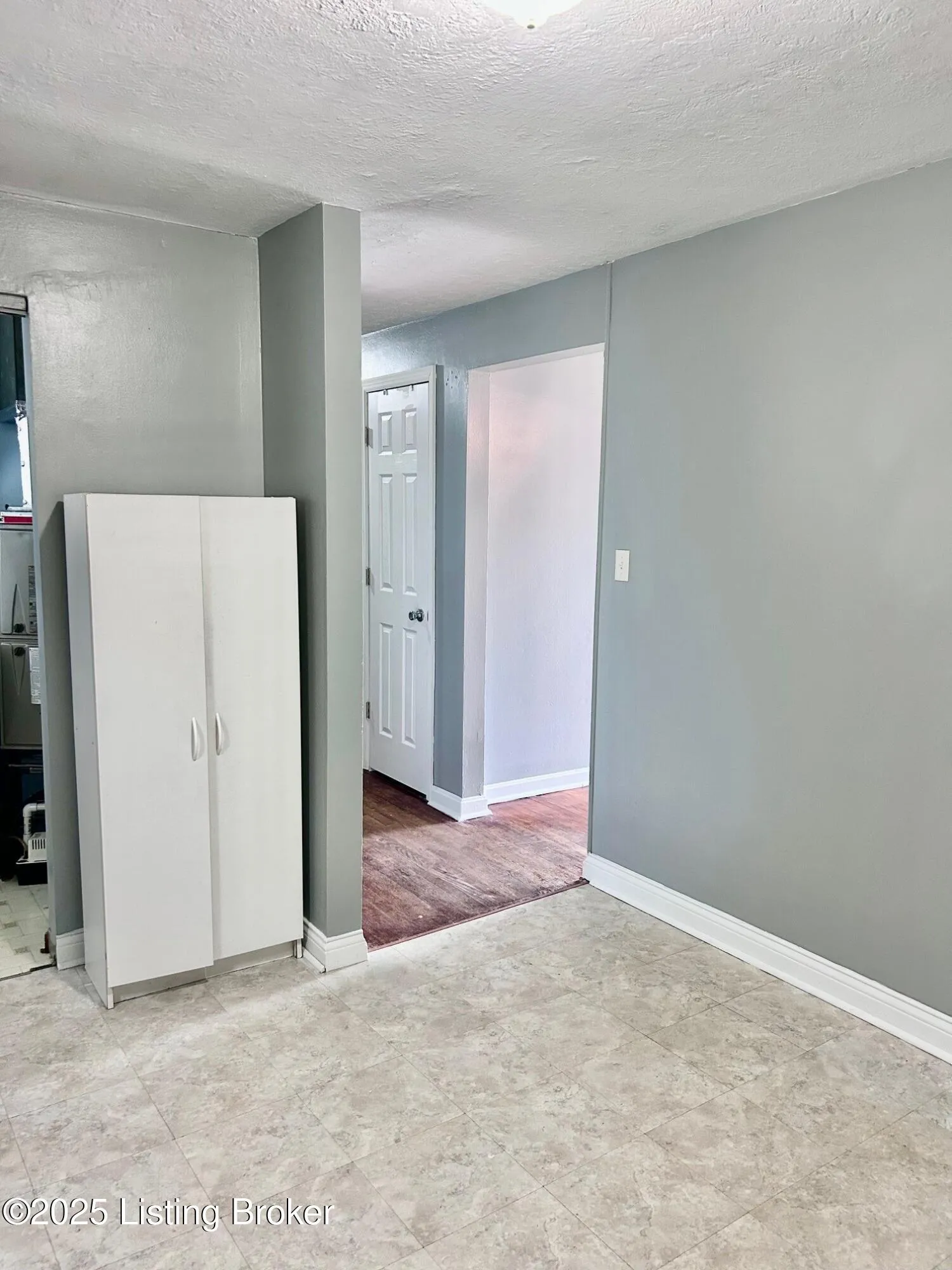 Louisville, Kentucky 40258, United States, 3 Bedrooms Bedrooms, ,1 BathroomBathrooms,Residential,Active,257132