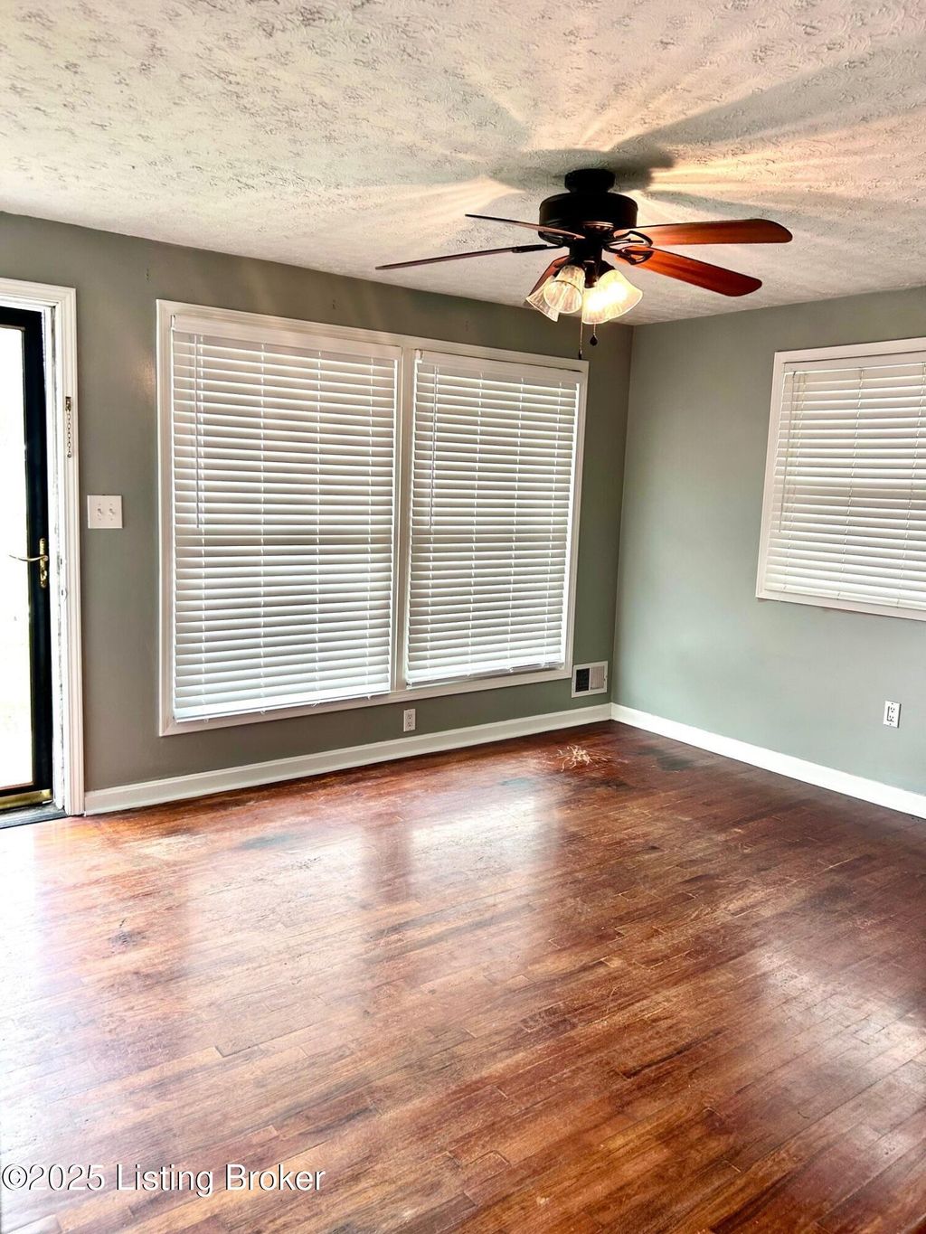 Photo of 8106 Indigo Dr, Louisville, KY 40258 (MLS # 1705402)