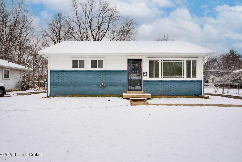 Photo of 1309 Mill Race Rd, Lyndon, KY 40242 (MLS # 1704793)