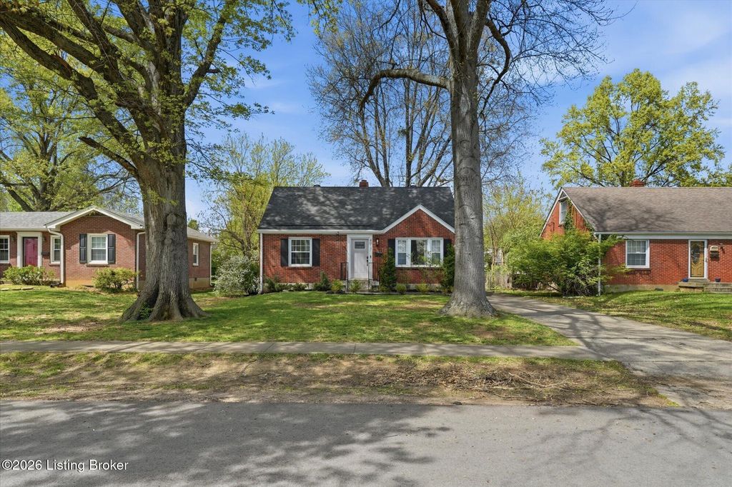 Photo of 4017 Plymouth Rd, Louisville, KY 40207 (MLS # 1713945)