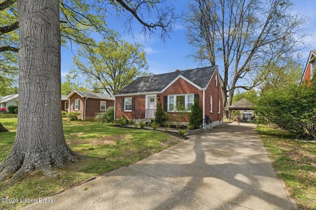 Photo of 4017 Plymouth Rd, Louisville, KY 40207 (MLS # 1713945)