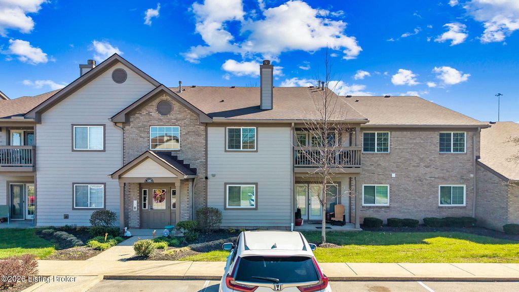 Photo of 1303 Swan Pointe Blvd, Louisville, KY 40243 (MLS # 1712608)