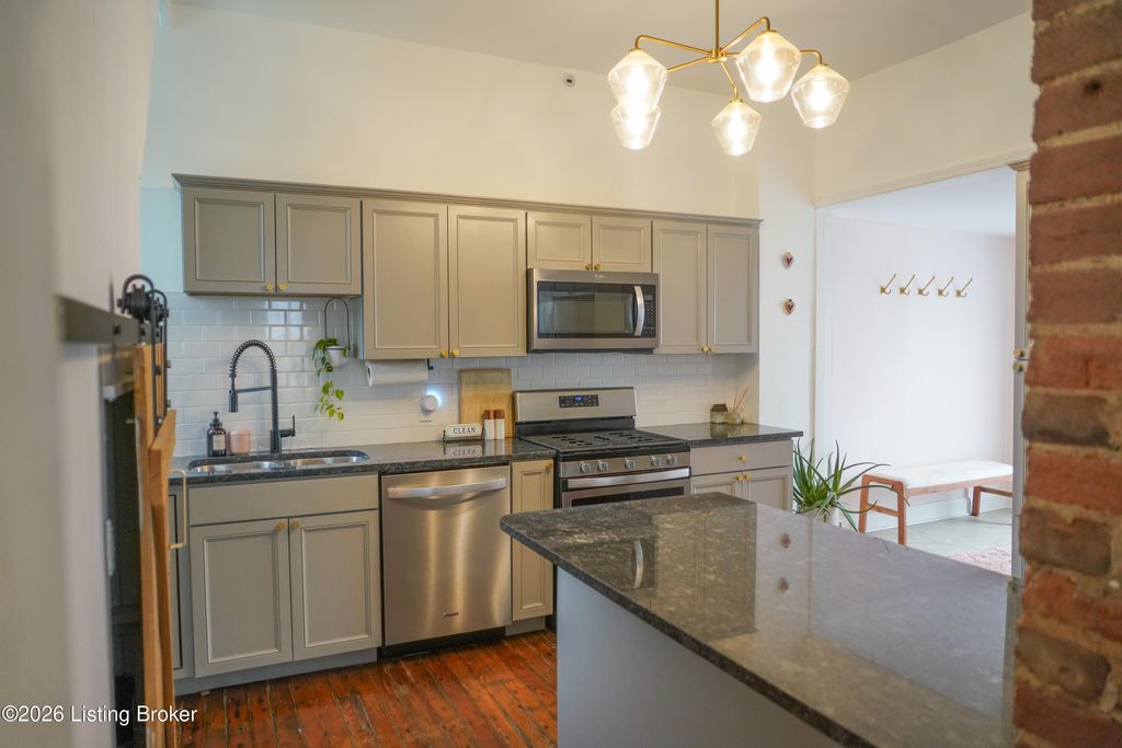 Photo of 1413 S Shelby St, Louisville, KY 40217 (MLS # 1711336)