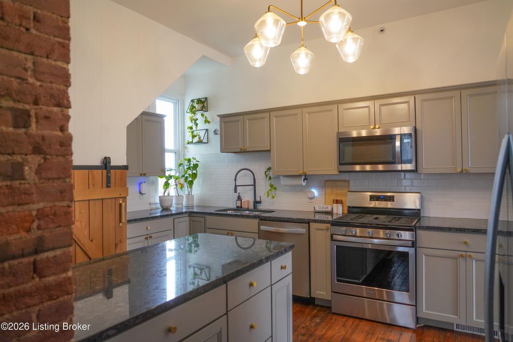 Photo of 1413 S Shelby St, Louisville, KY 40217 (MLS # 1711336)