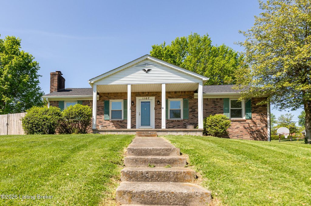Photo of 1107 Pawnee Dr, Elizabethtown, KY 42701 (MLS # 1715475)