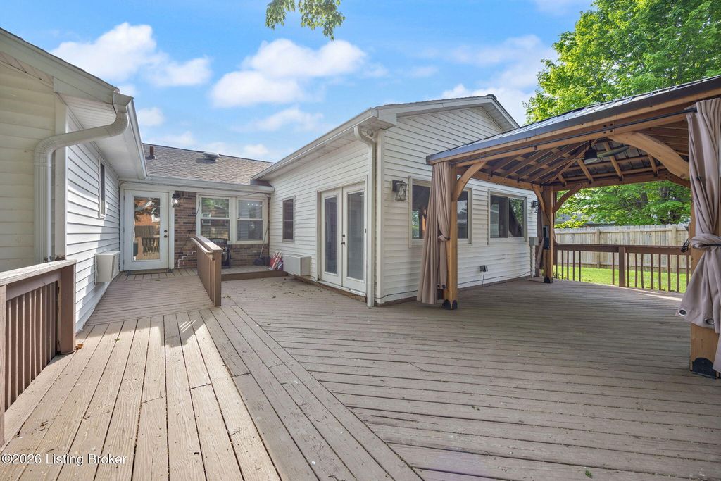 Photo of 1107 Pawnee Dr, Elizabethtown, KY 42701 (MLS # 1715475)