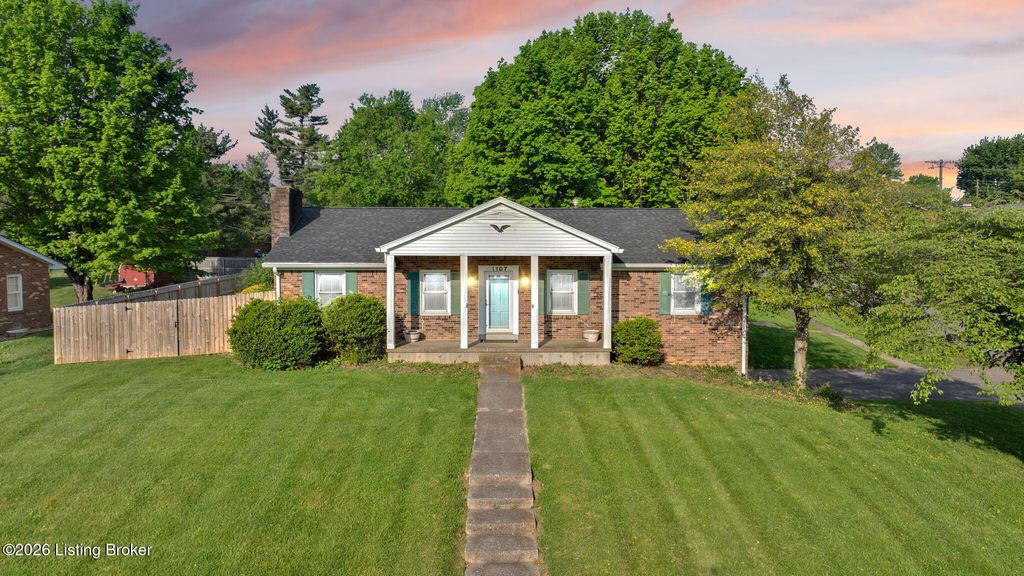 Photo of 1107 Pawnee Dr, Elizabethtown, KY 42701 (MLS # 1715475)