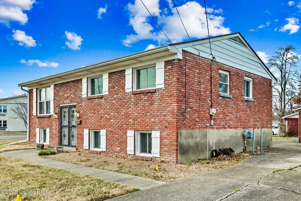 Photo of 3309 Twin Oak Ln, Louisville, KY 40219 (MLS # 1706607)