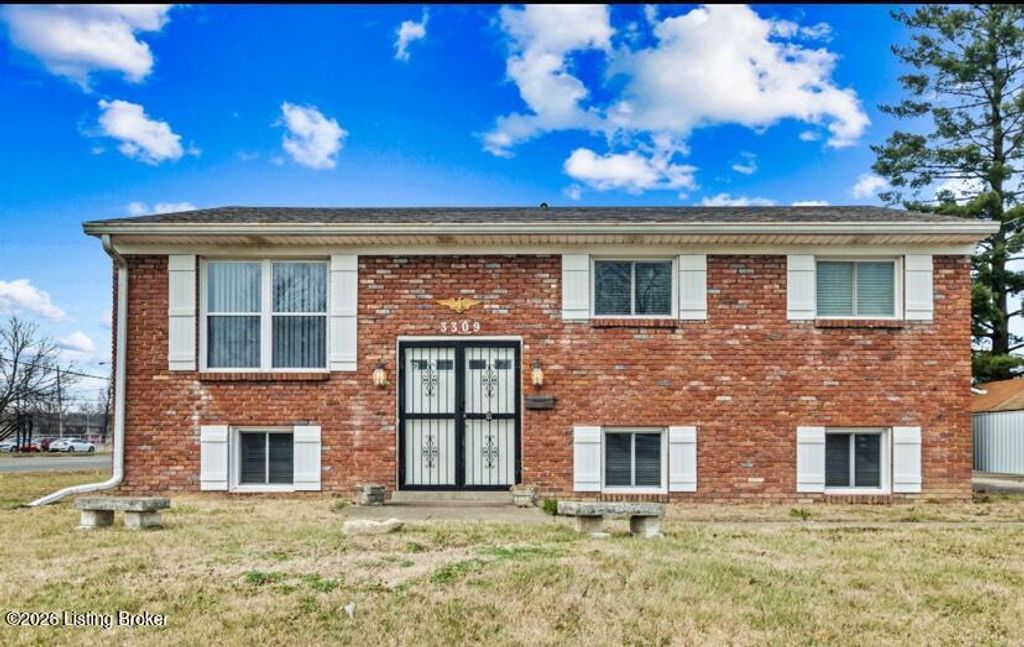 Photo of 3309 Twin Oak Ln, Louisville, KY 40219 (MLS # 1706607)