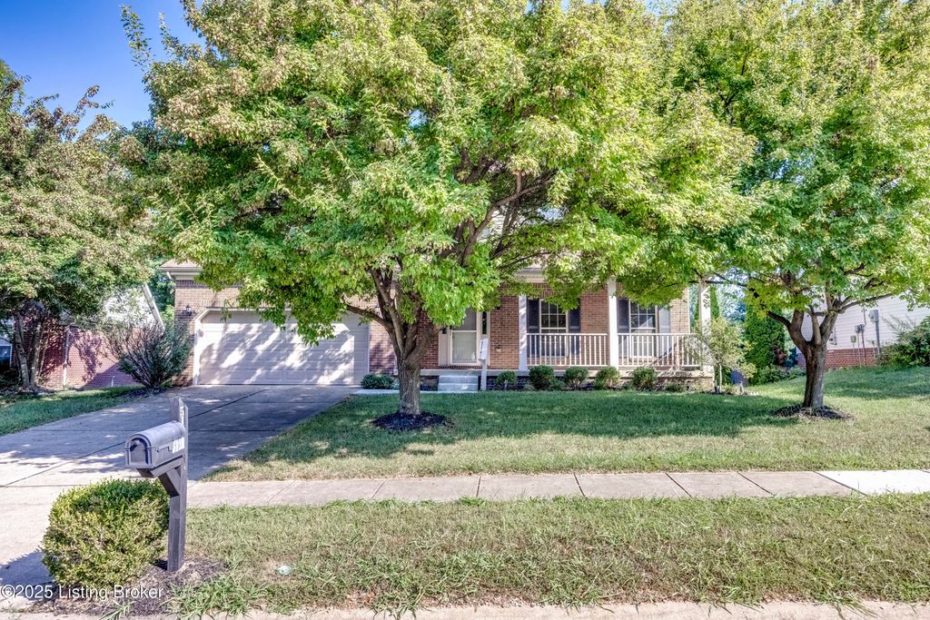 Photo of 5121 Craigs Creek Dr, Louisville, KY 40241 (MLS # 1711682)