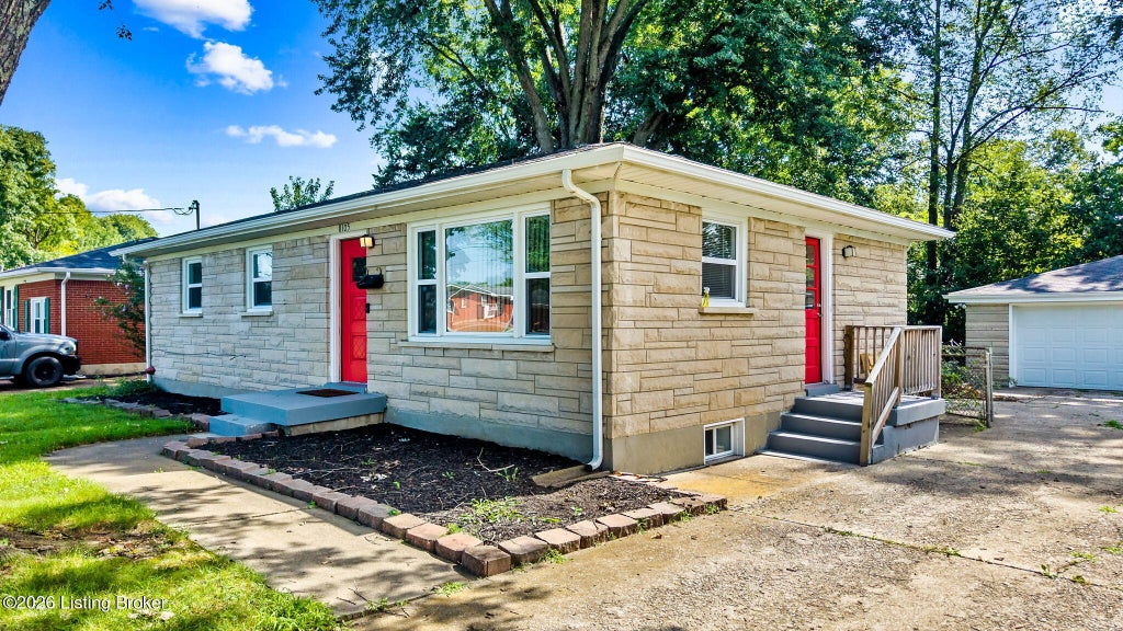 Photo of 8105 Devonshire Dr, Louisville, KY 40258 (MLS # 1729088)