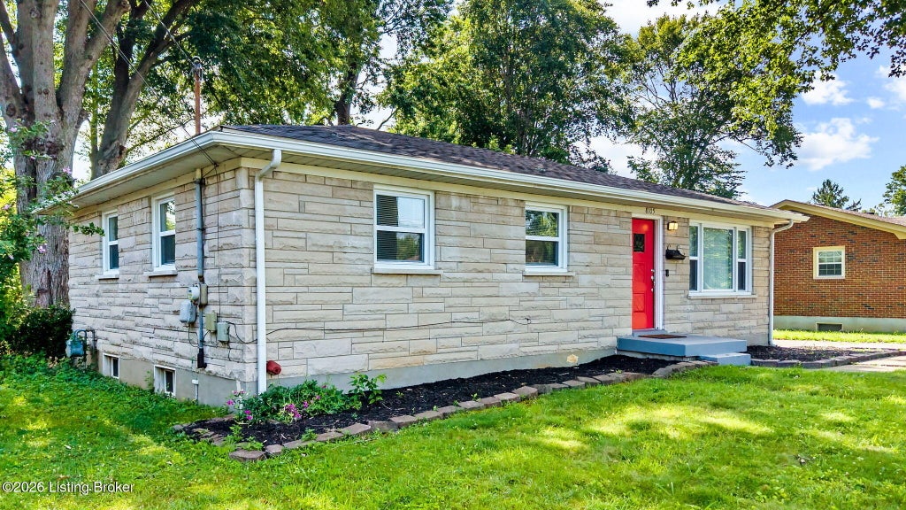 Photo of 8105 Devonshire Dr, Louisville, KY 40258 (MLS # 1729088)