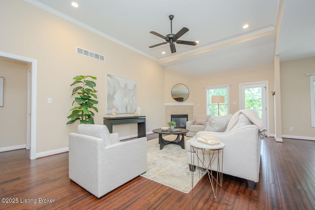Photo of 703 Linde Ct, La Grange, KY 40031 (MLS # 1695313)