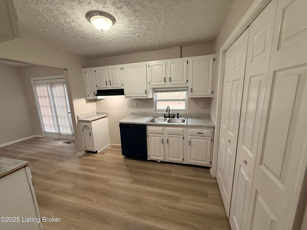 Photo of 8401 Roseborough Rd, Louisville, KY 40228 (MLS # 1705883)