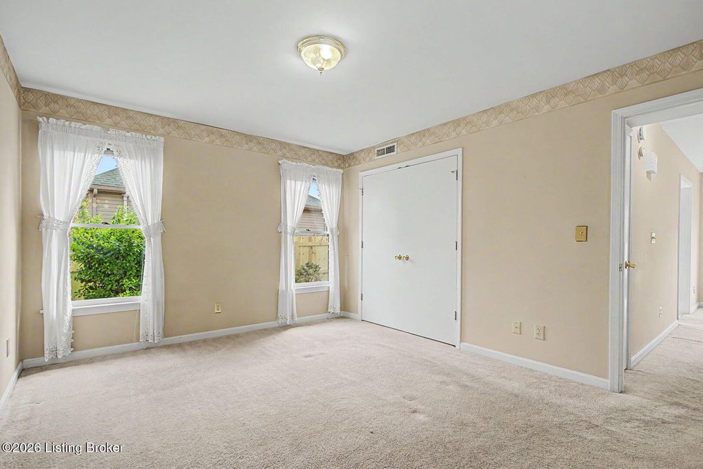 Photo of 3207 Dewdrop Ct, Louisville, KY 40220 (MLS # 1713557)