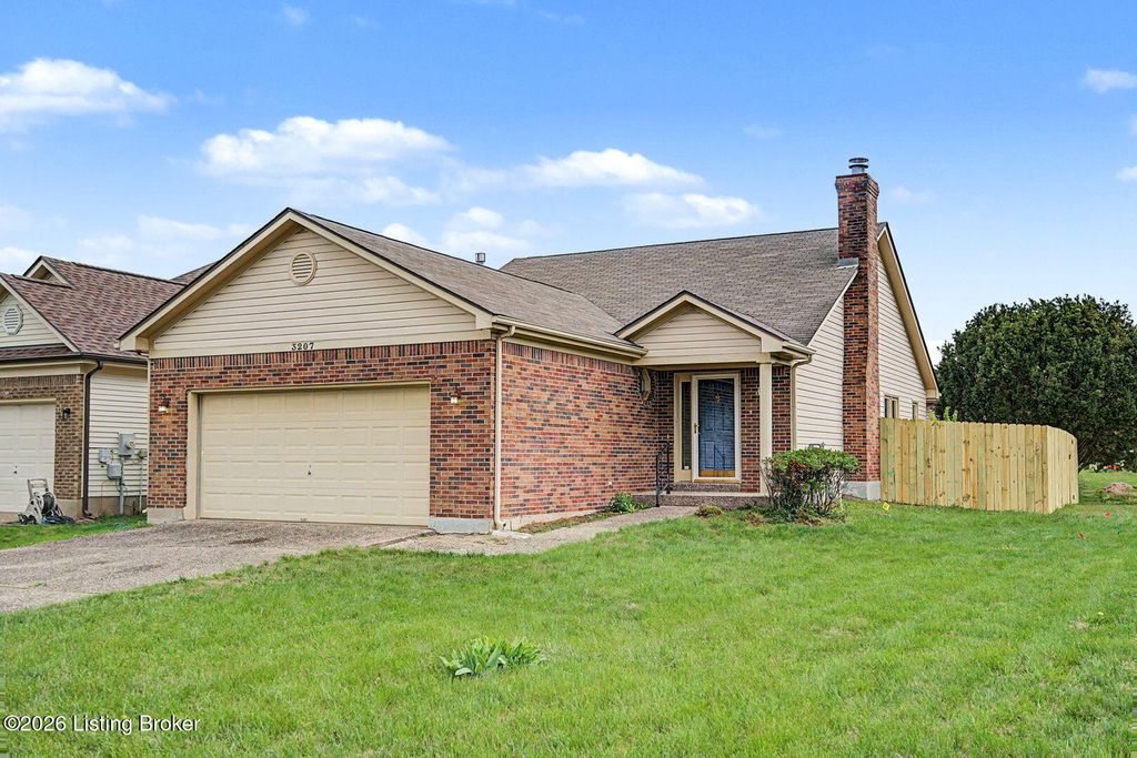 Photo of 3207 Dewdrop Ct, Louisville, KY 40220 (MLS # 1713557)