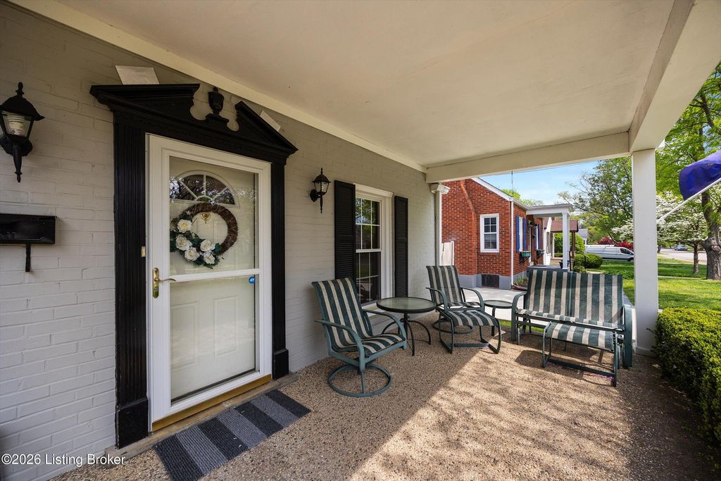 Photo of 3501 Warner Ave, Louisville, KY 40207 (MLS # 1715781)