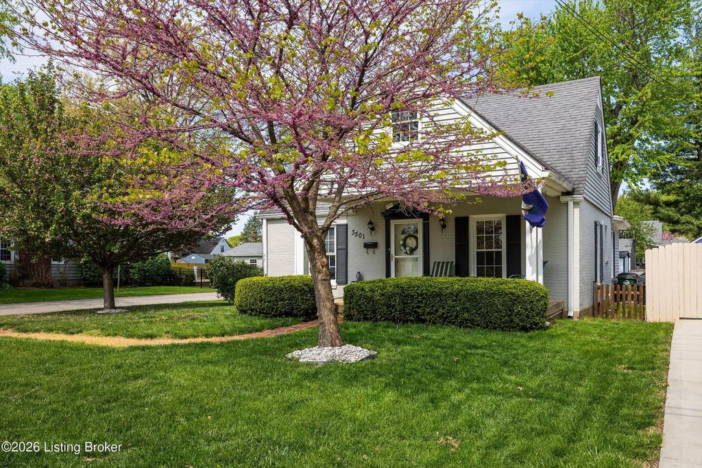 Photo of 3501 Warner Ave, Louisville, KY 40207 (MLS # 1715781)
