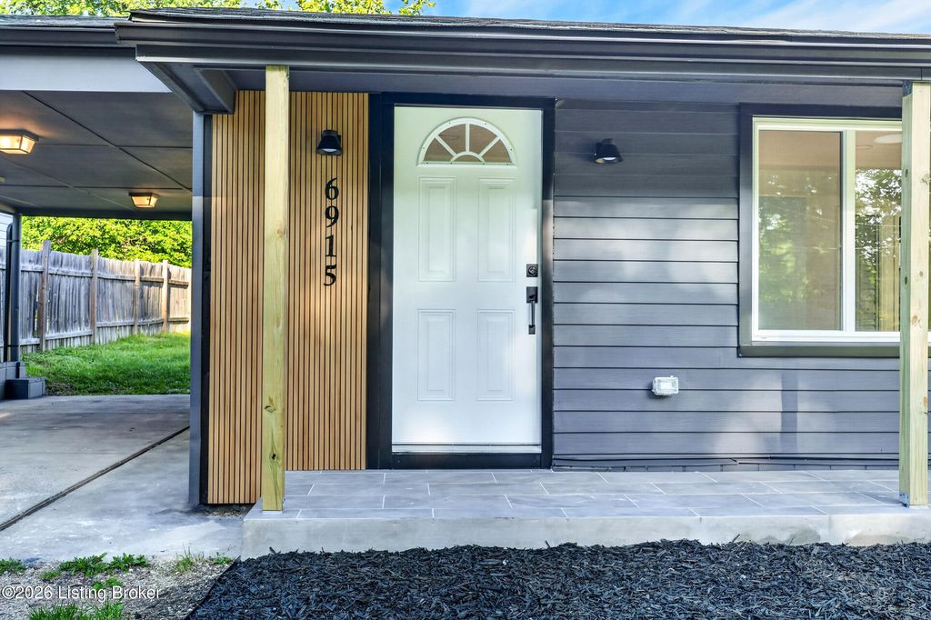 Photo of 6915 Triangle Dr, Louisville, KY 40214 (MLS # 1716909)