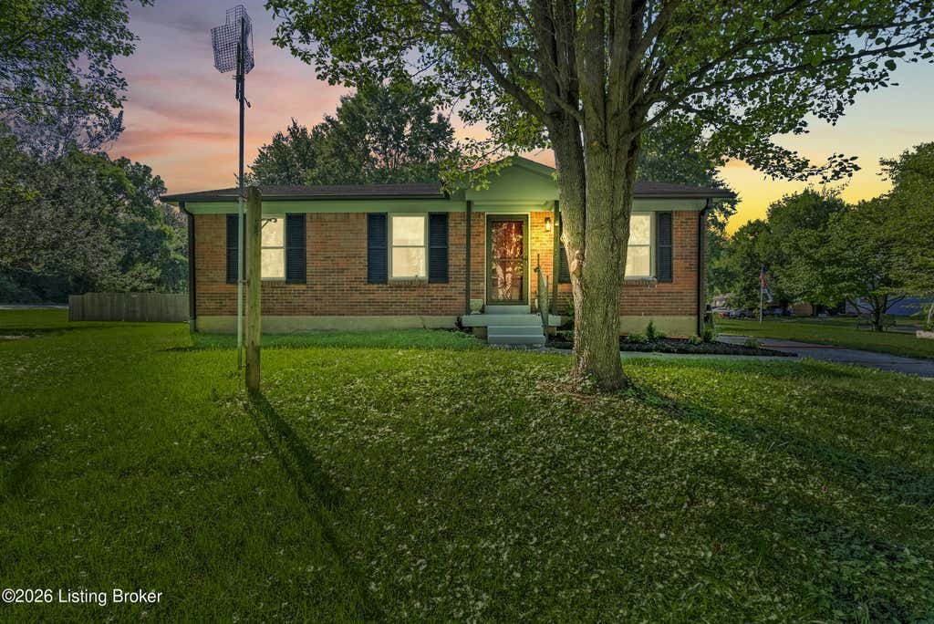Photo of 9504 Pirouette Ave, Louisville, KY 40118 (MLS # 1723513)