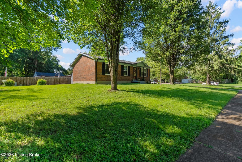 Photo of 9504 Pirouette Ave, Louisville, KY 40118 (MLS # 1723513)