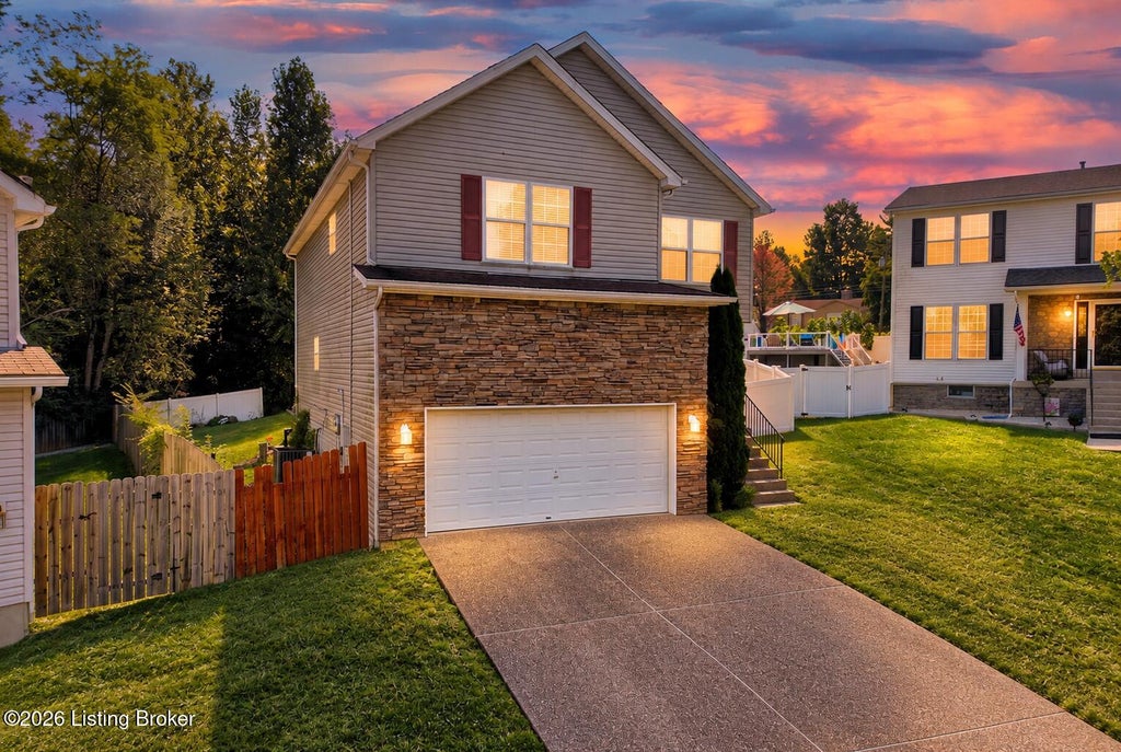 Photo of 6514 Bridleview Cir, Louisville, KY 40228 (MLS # 1729756)